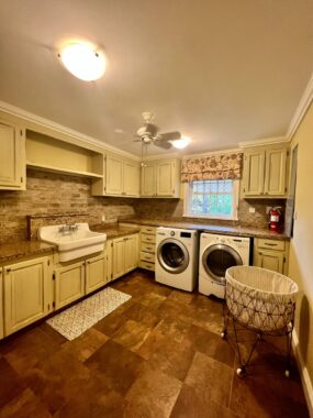 Red Rooster Farm House – Laundry Room -23