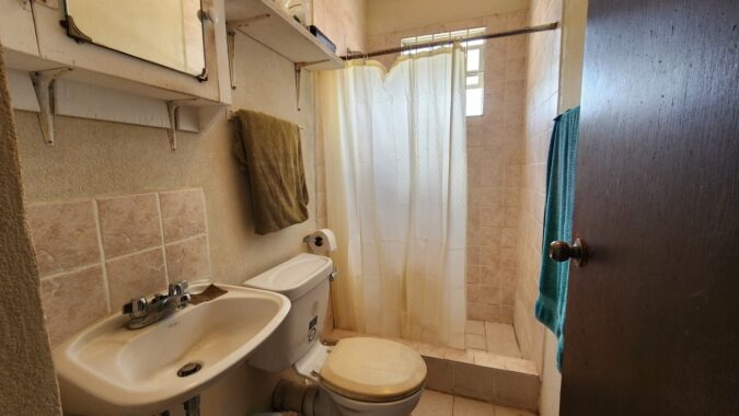 2Bd Apt – Upstairs Bth