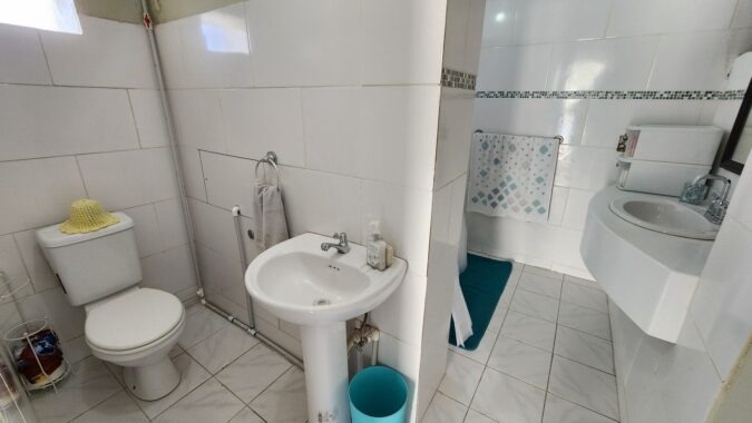 Bldg 2 – Downstairs Bathroom